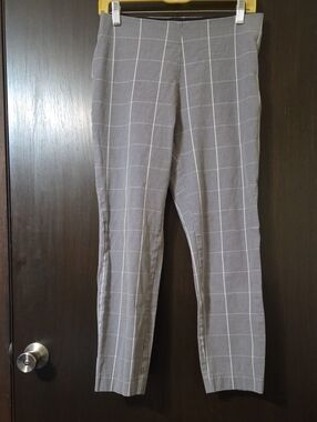 A New Day  ladies  gray pants with white stripe side zipper size 6
